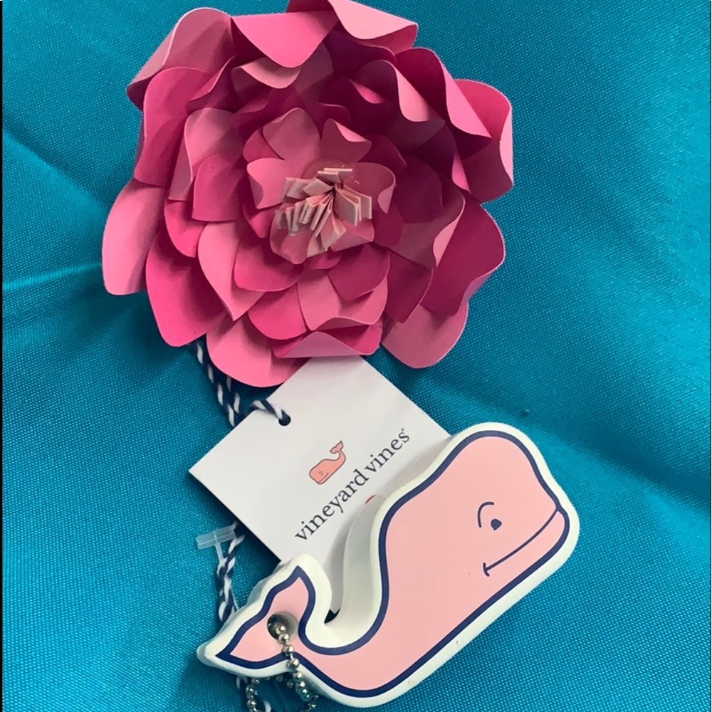 Vineyard vine keychain